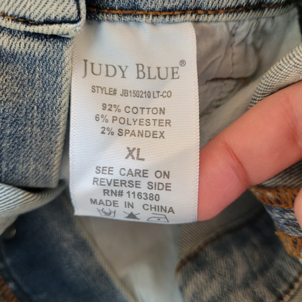 Judy Blue Light Wash Denim Short Overalls - Picture 6 of 15